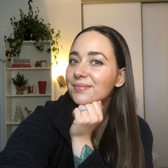 WELCOME TO MY CLOSET! 👋🏼 - Picture 3 of 5